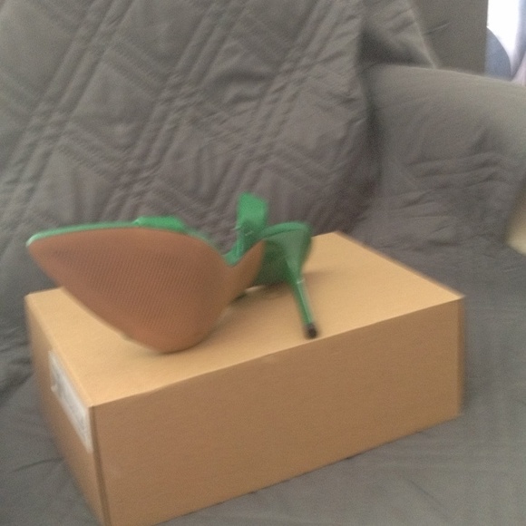 Steve Madden Green Pointed-Toe Slingback Stiletto - Picture 3 of 3